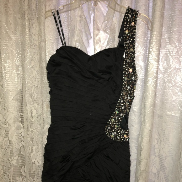 Dress - Picture 2 of 5